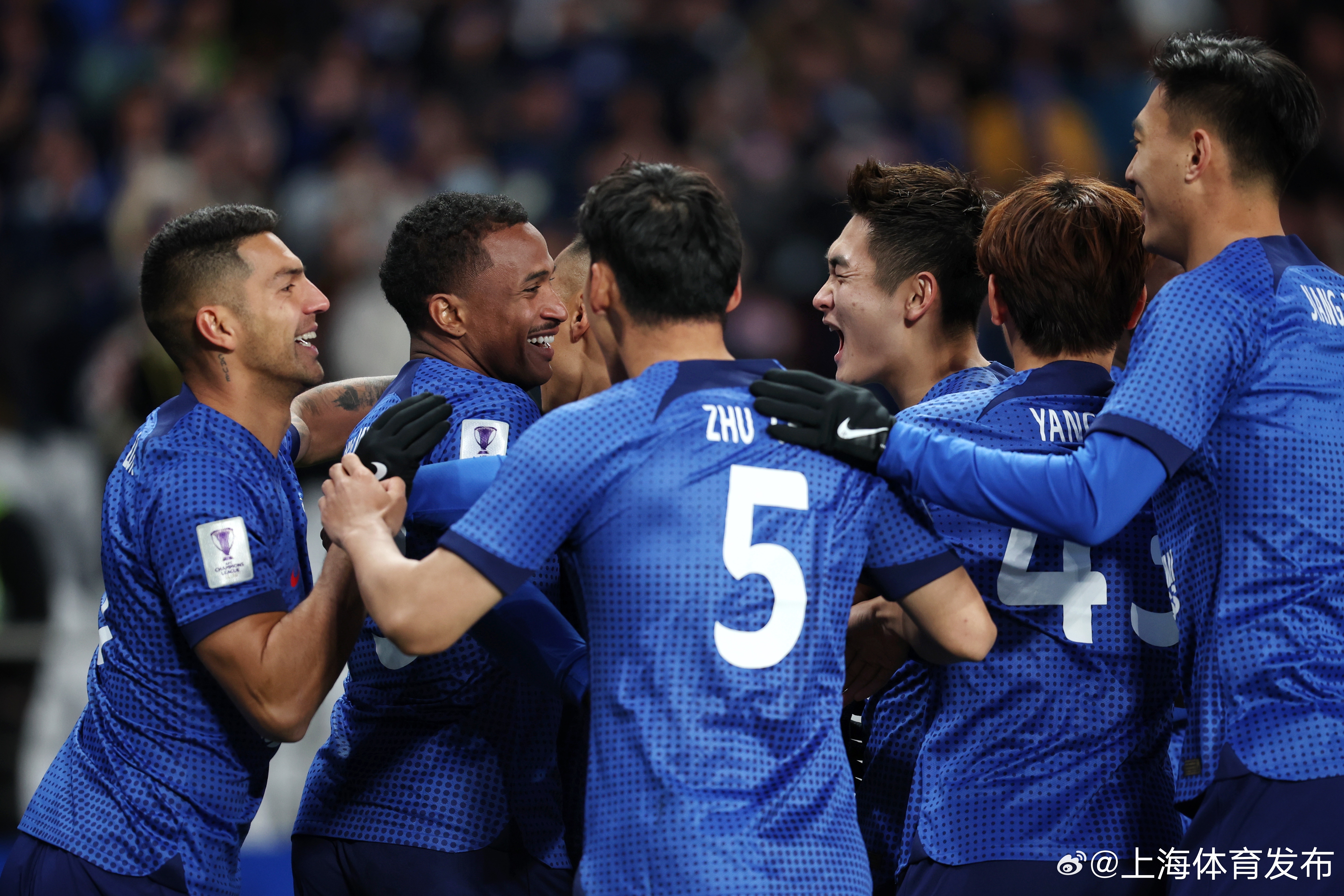 米兰体育官方网站包含赛地聚焦：欧冠集结日热度飙升，上海申花刷新队史纪录，震撼外界，更衣室氛围转暖的词条